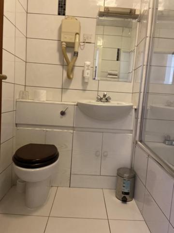 נאס Monaghans Harbour Hotel מראה חיצוני תמונה